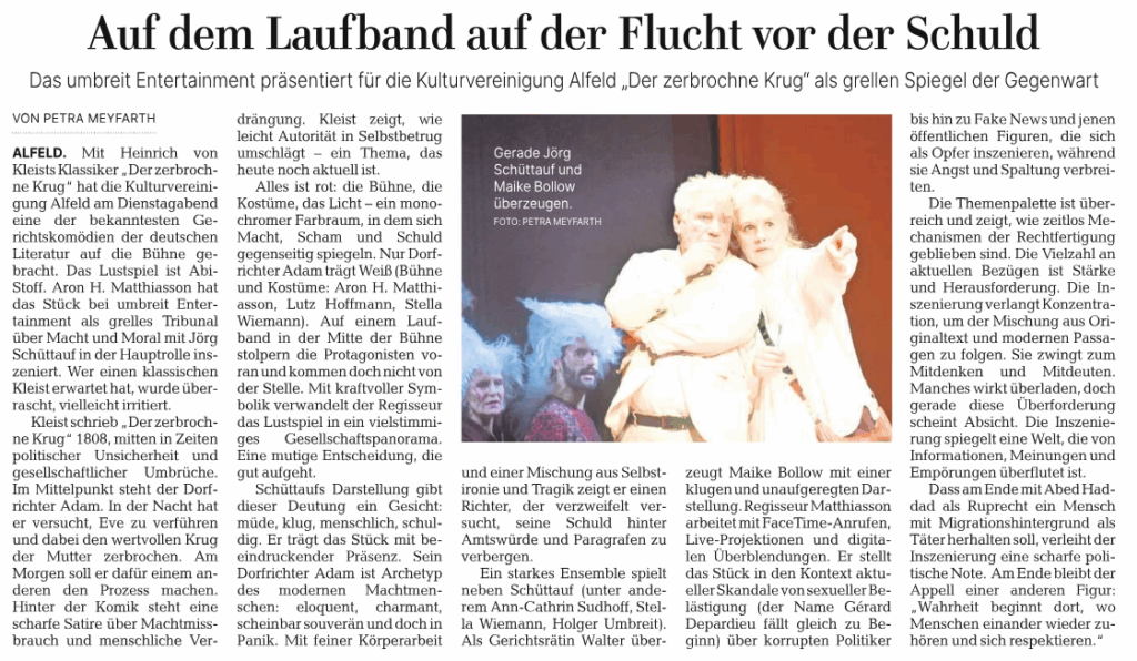 Auf dem Laufband auf der Flucht vor der Schuld. Das umbreit Entertainment präsentiert für die Kulturvereinigung Alfeld "Der zerbrochne Krug" als grellen Spiegel der Gegenwart